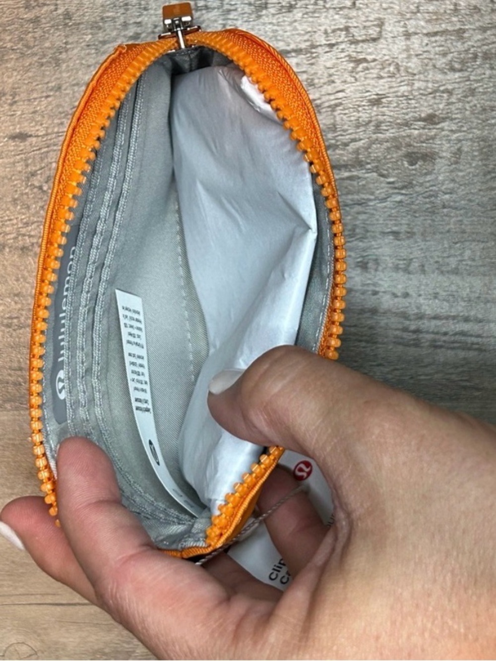 Lululemon clip able card pouch NWT - Picture 3 of 3